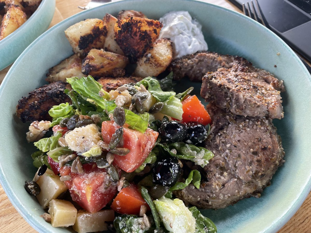 maxinekbrown's tweet photo. Greek Lamb with lemon herby roast potatoes & a tasty salad.
#lemonpotatoes #greeklamb #tastyfood #dinnerideas https://t.co/xxiGgYdgi7