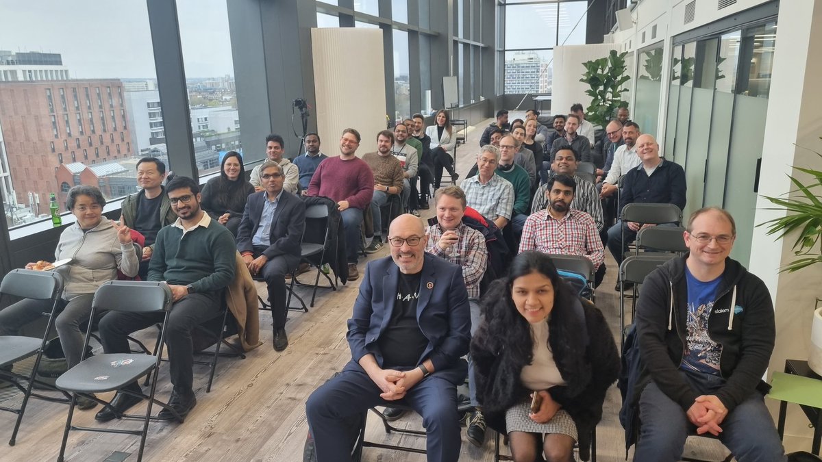 radnip's tweet image. Whoop @salesforce #LDNArcs meet up tonight and it&apos;s all about data!