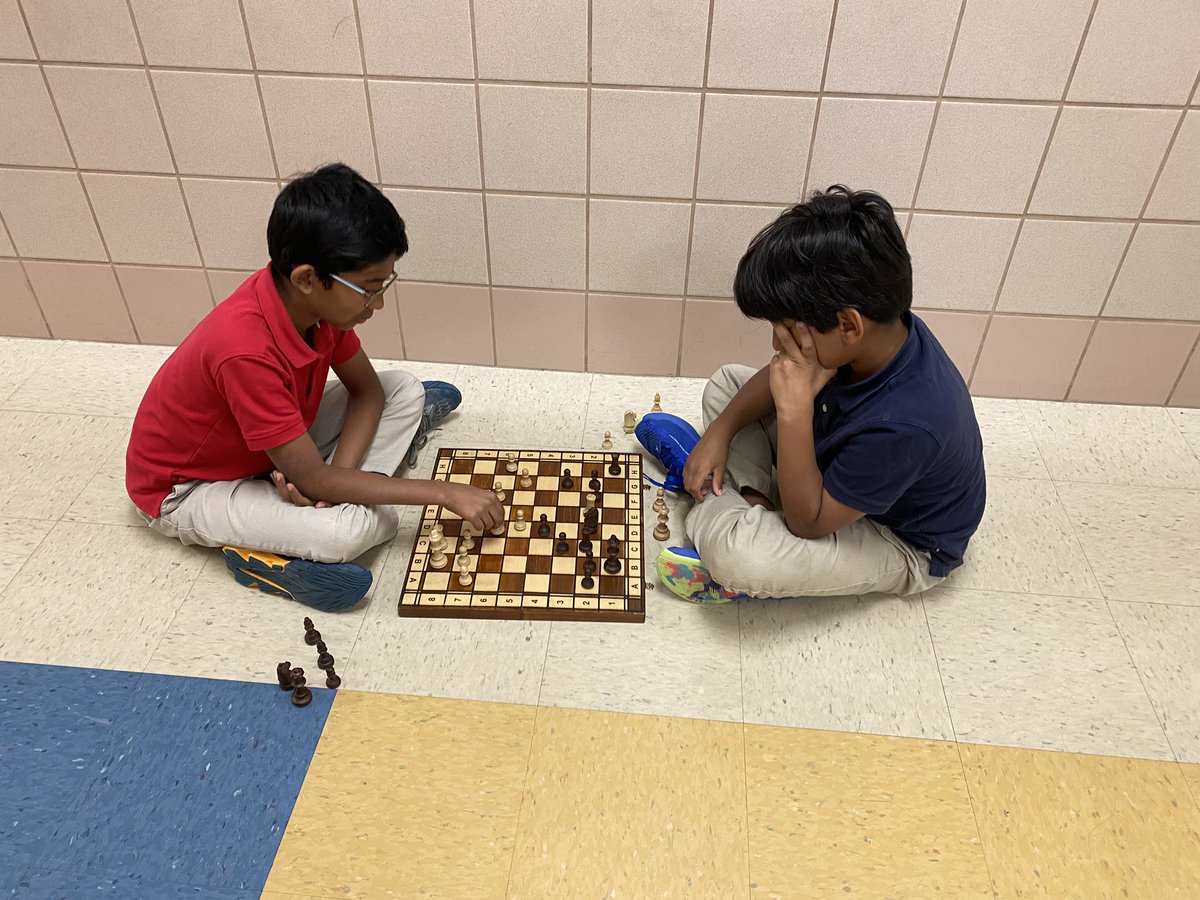 These kiddos were excited to have indoor recess so they could have a chess competition! <a href="/MrsDuranLAV/">Mrs. Duran</a> <a href="/BeisselLav/">MrsBeisselLAV</a> @MsHo_LAV <a href="/LaVillitaElem/">La Villita Elementary School</a>