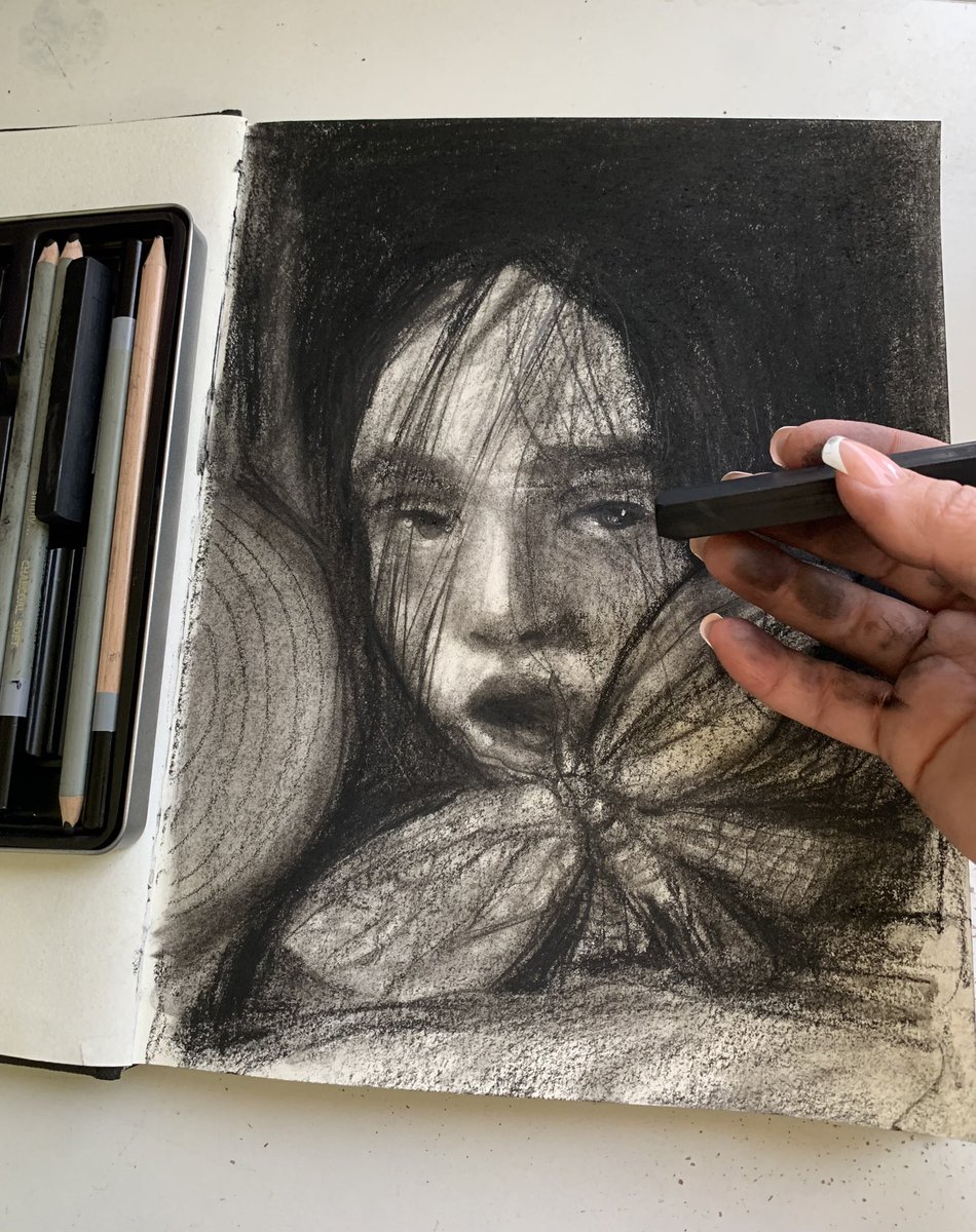 🎨 Nothing better than charcoal to release stress 📔✏️⚡️