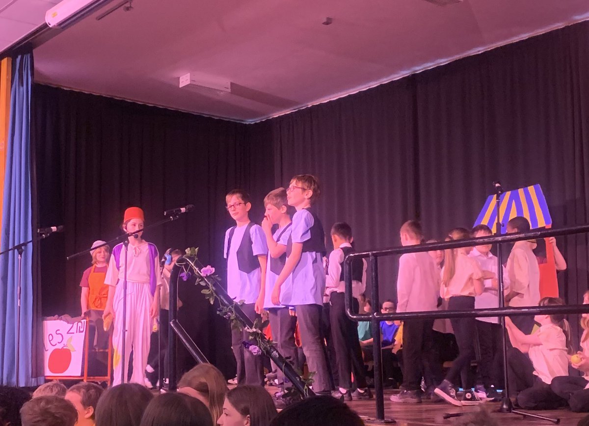 🧞‍♂️ ALADDIN SCHOOL SHOW 🧞‍♂️

👏🏻 A huge well done to our P5-7’s on their first Aladdin performance today 🎭  We’re all incredibly proud of their hard work, effort &amp; talent 🌟 

🫶🏻 Thank you to those who came along today - tomorrow’s performance is at 1.30pm 🧞‍♂️ <a href="/BeancrossPS/">Beancross Primary</a>