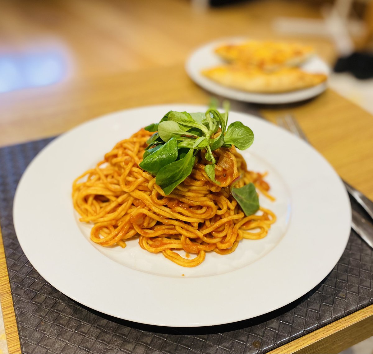 danielmatthews8's tweet photo. Spaghetti and Plum Tomato Sauce.
#mrdanielmatthews #twitter #instagram #blog #foodblog #foodphotography #foodporn #foodstagram #healthyfood #homemadefood #italianfood #spaghetti #plumtomatosauce #tomatos #garlic #spaghettisauce #spaghettirecipe #spaghettirecipe #healthyeating #healthyrecipes #greatfood #greatrecipes