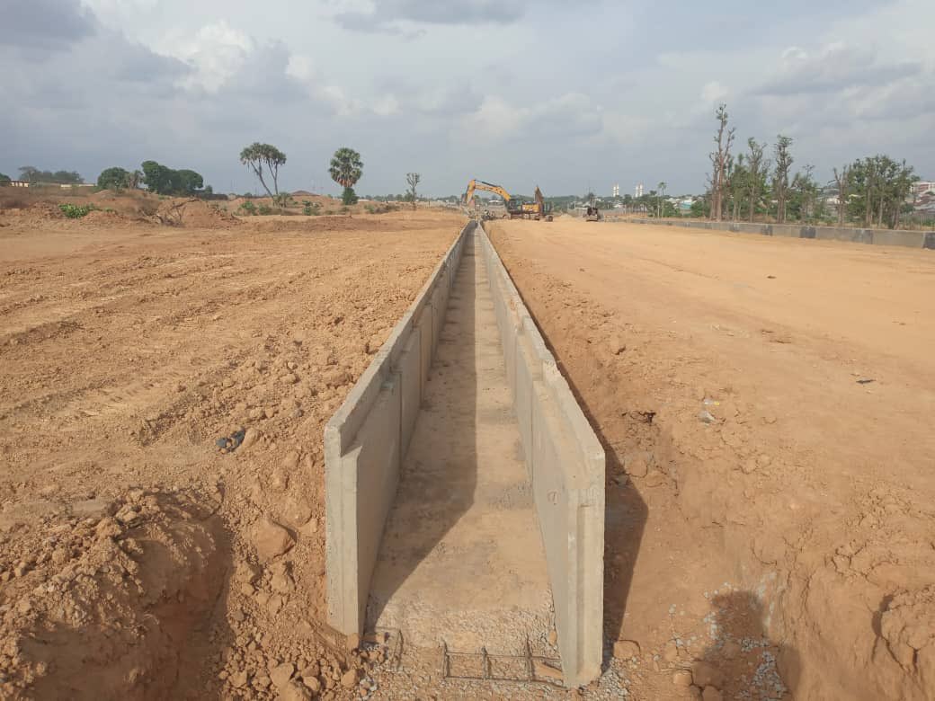 Dualisation of Rabah road from Arewa house to rigasa train station with overpass at Arewa house and Underpass At Nnamdi Azikwe byepass by @CCECCKADUNA #KadunaUrbanRenewal Item of work: Continuation of Drainage works at NDA.