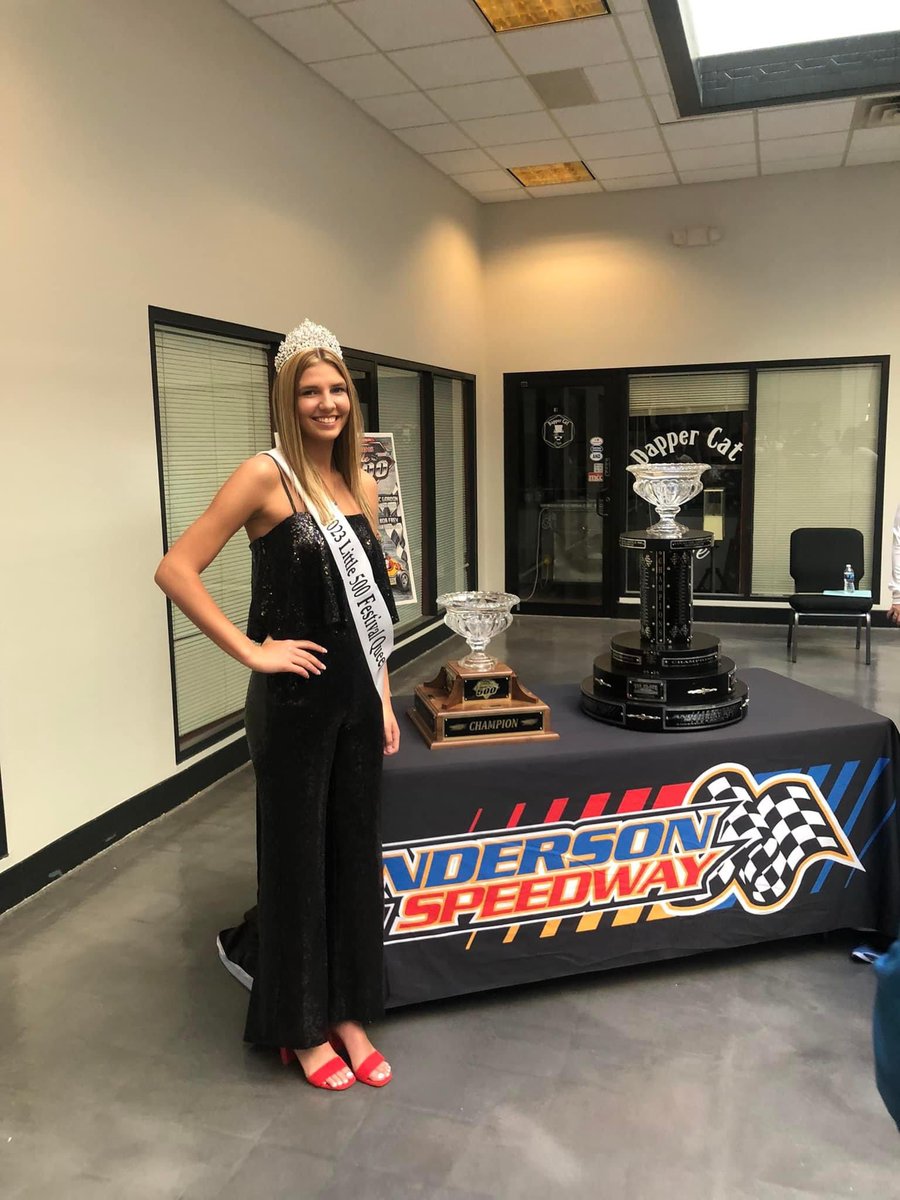 FHSEagle_VB's tweet photo. More great news about our VB team!  Our very own @Adayna8  was crowned The Little 500 Festival Queen!!  You are beautiful inside and out, we are so very proud of you !! https://t.co/U7wPvc9Ekk
