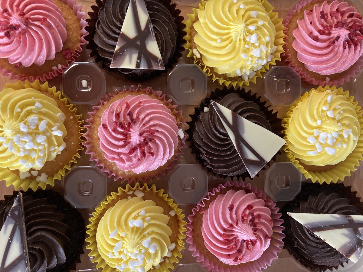 mapsonab's tweet image. Today, I celebrated 20years of working as a Dietitian at St Richards Hospital @UHSussex . Taking time to reflect on the changes I’ve seen, the amazing colleagues, the opportunities and experiences I’ve had- so lucky to have a job I love! 
There’s also been a lot of cake!! 🍰🧁