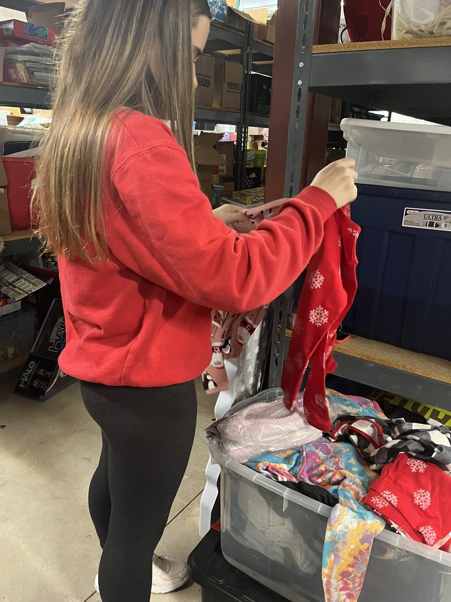 Communities (@communitiesonhs) on Twitter photo Our students are thrilled to continue partnering with <a href="/BGCOsh/">BGC Oshkosh</a> to help them help the children of our community. #semesterofservice Our students are thrilled to continue partnering with <a href="/BGCOsh/">BGC Oshkosh</a> to help them help the children of our community. #semesterofservice