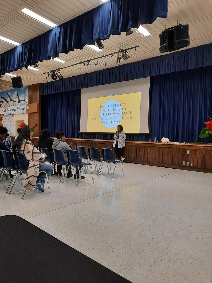EveryMind_ca's tweet photo. Wonderful to be a part of @PeelSchools Black Evening of Excellence at @ApplewoodHts. Always fun to be out in the community, spreading the word about our mental health services and supports. #caringcommunities #mentalhealthmatters https://t.co/JcAAiq0pt3