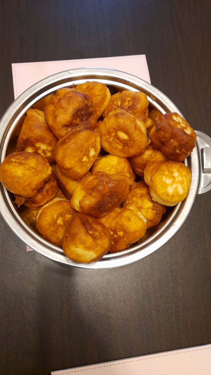 @KingJayZim @shelvin_mukonya @Vie_matongo @TeamFuloZim I am a new entrant to the show @TeamFuloZim . I hope @KingJayZim you will rate me favourably.  I have made some snacks to chow while watching them Gooners 😋