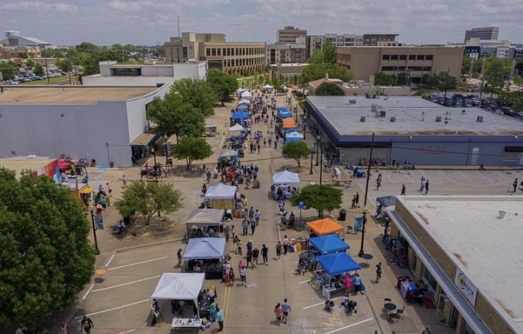 markjoeckel's tweet photo. Hey friends! Get ready for a cultural celebration like none other! 🎉😃 Join us for the West Main Arts Festival on Sat, May 6th, 2023. Experience unique art, delicious food, and music that'll get you dancing. 🎨☕️ For more details, go to https://t.co/lv74pmEggw https://t.co/EgTsS2H7wA