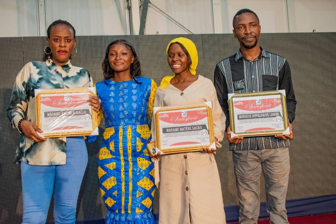 clccfg's tweet photo. Remise des satisfecits à nos partenaires et soutiens.
Merci #Salec de @KABAKADIATOU16, nos ancien(ne)s président(e)s : @AppolinaireLam3,@aminatamimi03 et @SackoMatenin.
Merci @senateur224.
Ensemble faisons de la lecture et l'écriture un sport national. https://t.co/OfbUsTvTVa