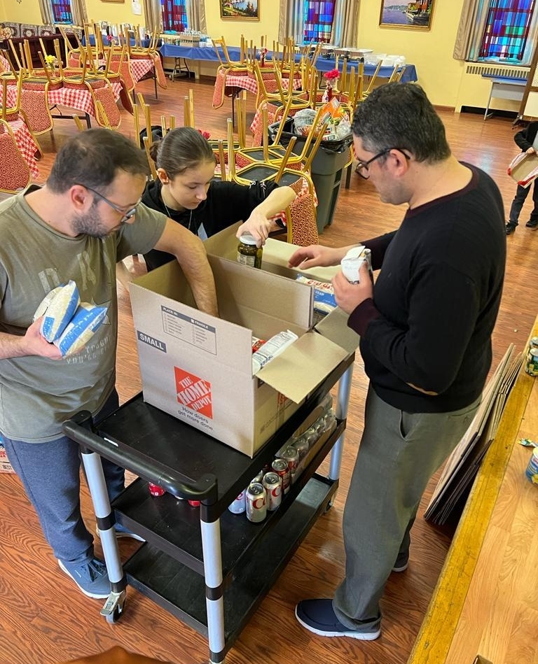 EmbraceRelief's tweet image. Thank you to our volunteers in Dayton, OH for distributing food packages to 21 families last week during this year's Ramadan season!🥰

#EmbraceRelief #Ramadan #Ramadan2023 #usa #ohio #food #hunger #hungerissue #foodinsecurity