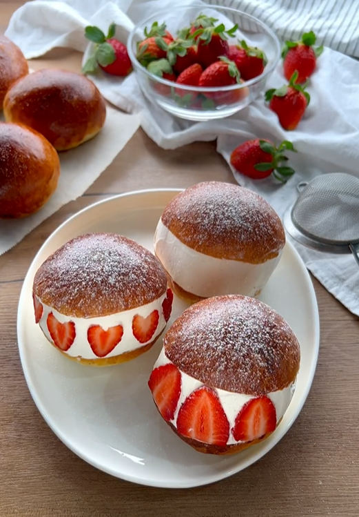 daily_dolce's tweet photo. Cream filled brioche by alqahtaninoof https://t.co/YWcZ7Q5RKF