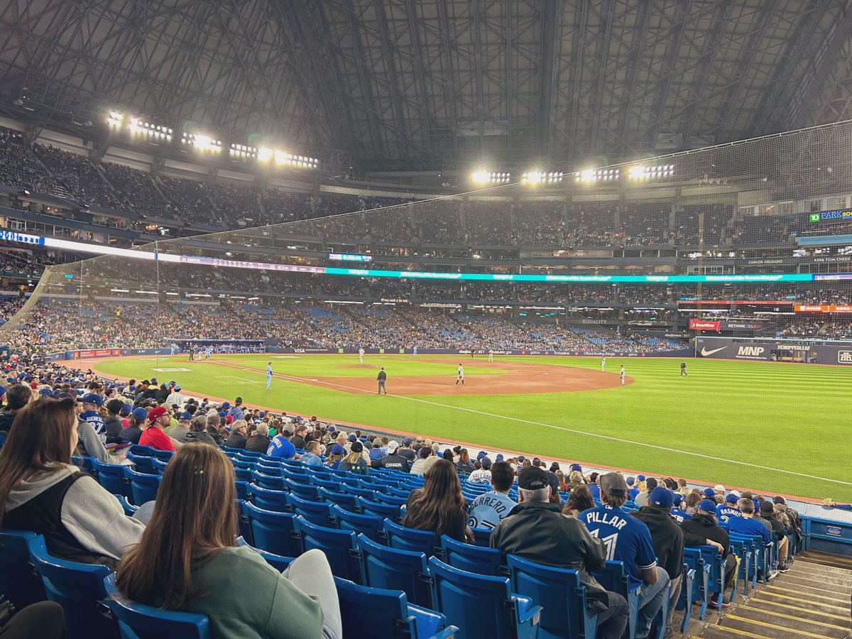 MapleGrove_PS's tweet image. Our grade 8’s are having a great time seeing the Jay’s this afternoon 🏟️⚾️🧢! Go Jays Go!!!