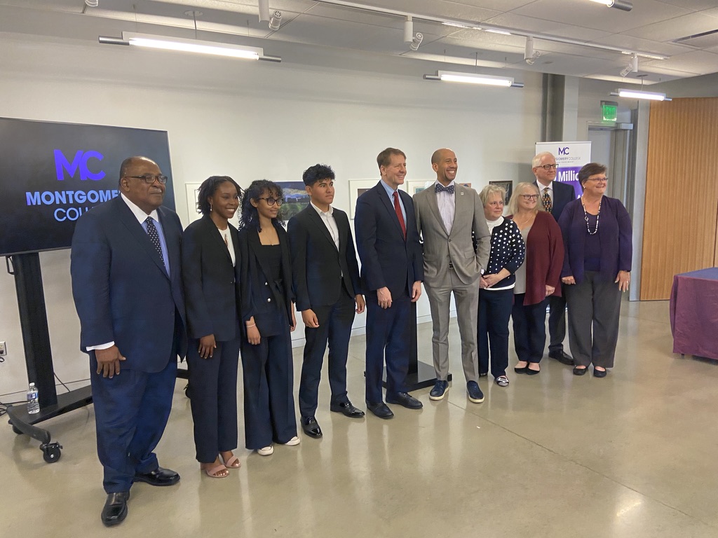 DrWilliams_MC's tweet photo. Federal Student Aid creates opportunities for students! @montgomerycoll @Studentlifetpss  students shared their stories with @FSACOO today! We we need to increase Pell and make short term Pell a reality! https://t.co/eEfFnZ9272