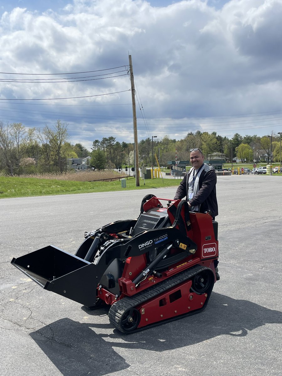 beldog41's tweet photo. Jose is putting his new @TheToroCompany TX1000 to work right away at Knolls Atomic Power Laboratory in Niskayuna. Thank you! @GrasslandCorp https://t.co/UGJPMcWUXM