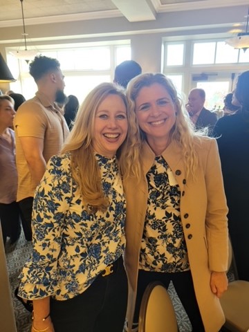 cwtitle's tweet photo. Teresa and Nicole were spotted twinning today; they have been a winning sales team for 20 years! We love to see it! 

#twinning #20years #team #seattlerealestate #tacomarealestate #snocorealestate  #titleandescrow #escrow #titleinsurance #pnw #winningwithcw #winwithcw https://t.co/pQmC4gU38H