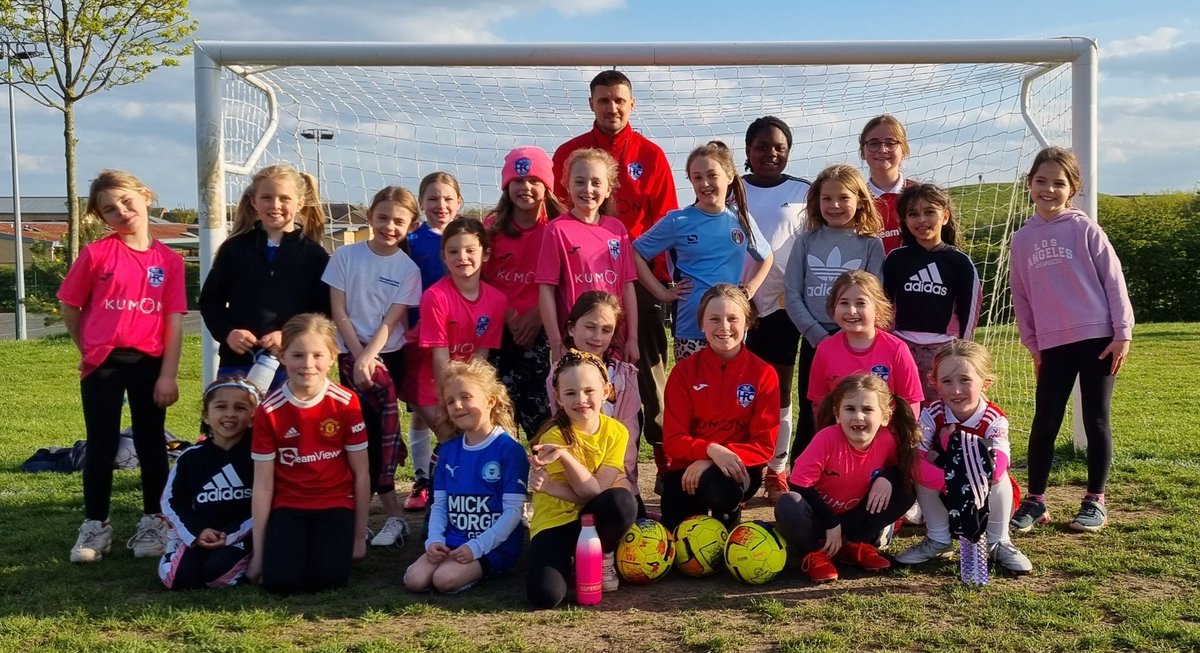 HamptonFCPeter1's tweet photo. Wonderful turnout for this week's Hampton FC Wildcats session......in the Spring sunshine!

We provided the 'little ladies' with a Matchday Experience - which was beyond popular. 
We have been asked to do the same next week!

@HuntsFA 
@HerewardSport https://t.co/371IgQ1puz