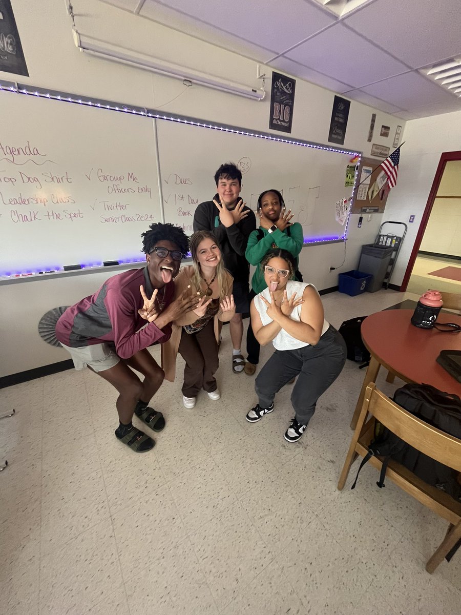 Fzs2024officers's tweet photo. 1st meeting in the books!! Exciting senior year ahead. 🐶 https://t.co/mRz44gjJA0