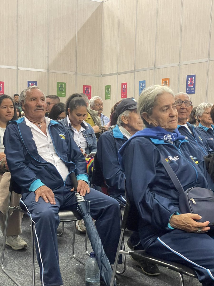 ALCALDIASIBATE's tweet photo. #Filbo2023 estamos felices el #GobiernoParaTodos  y el  programa de adulto mayor asistimos al lanzamiento del libro Misión Colombia Envejece gracias a la invitación de la fundación @SaldarriagaConc https://t.co/WtVeJVxMyg