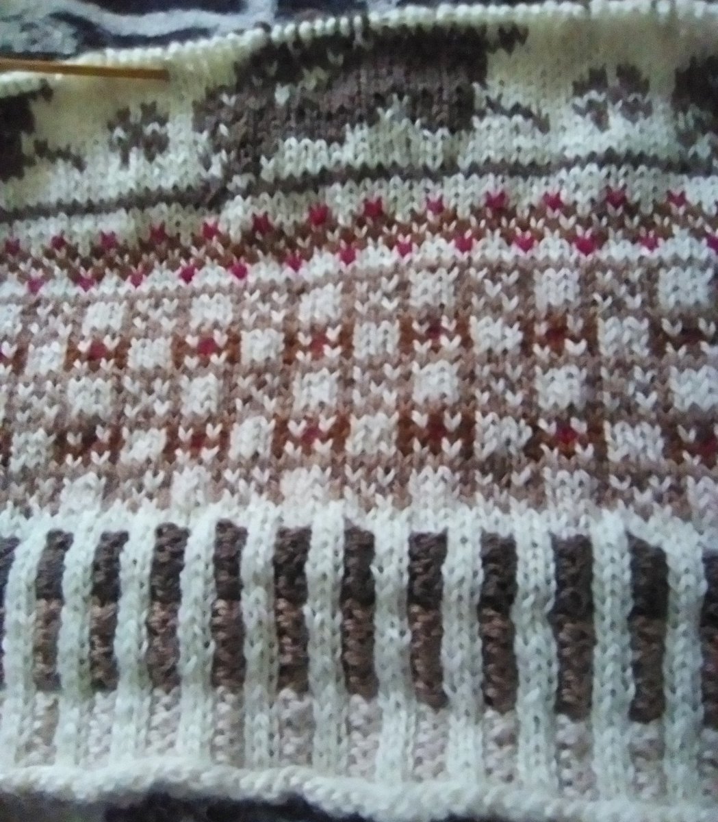 Astelair's tweet photo. Huntsman's sweater in the works.
#knitting #knittersofinstagram #knittersoftumblr
#knittersoftwitter #knitsweater #knitjumper #handknit https://t.co/cipHa3Cb4D