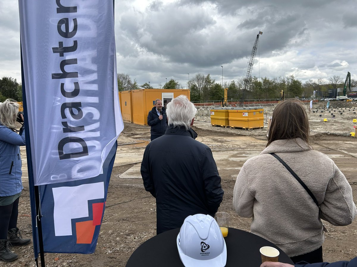 Vandaag het officiële startsein door @PietervdZwan voor bouw van de nieuwe #dewelle 💪🏻👍🏻