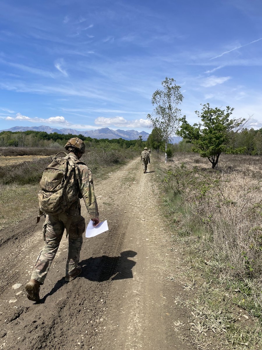 SETAF_Africa's tweet image. 👏👏 Team Alpha, @1503firstrock edged out Team Foxtrot for 1st...
 
...but, the day isn't over for our #BestSquad competitors! 🌅

#Squads are heading into Night Land Nav &amp;amp; then a 12-mile #ruck. It's still anyone's to win🏆

#BestSquad 

@173rdAbnBde
@USArmy
@USArmySMA