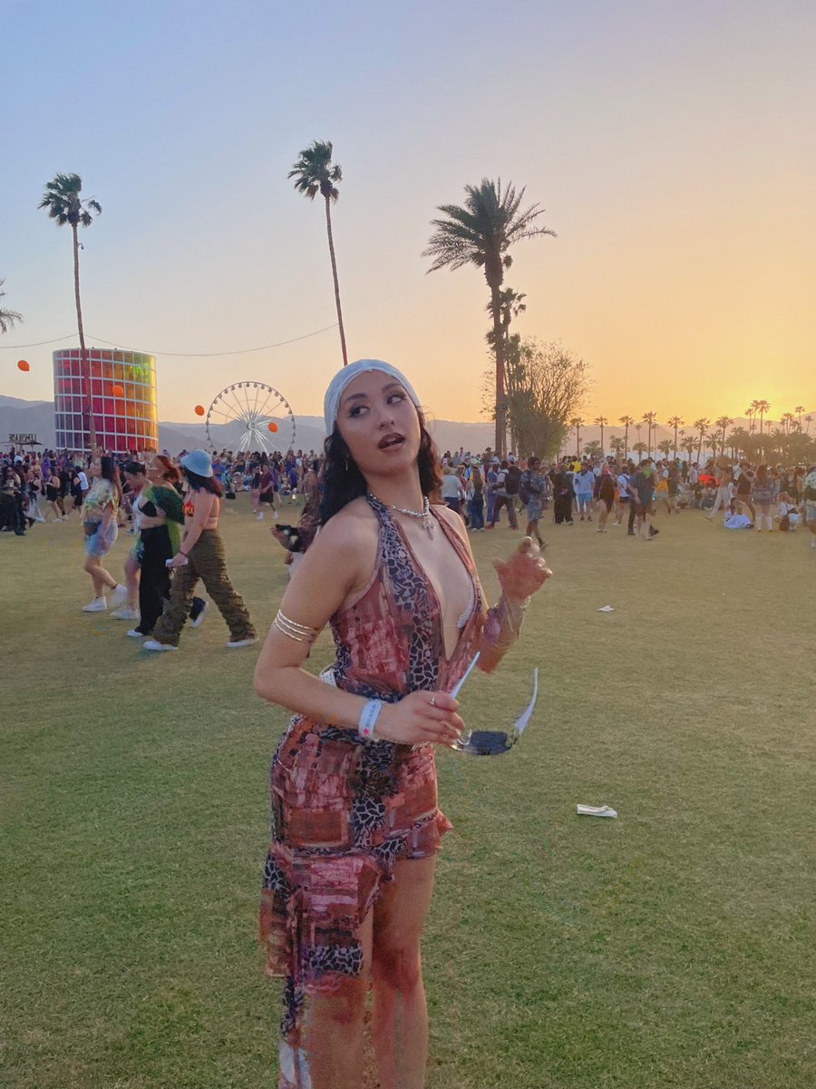 gisssaaaa's tweet photo. I can’t even lie ya’ll.. my coachella fits ate dowwwwn 😫😌 https://t.co/7c9USS1yJY