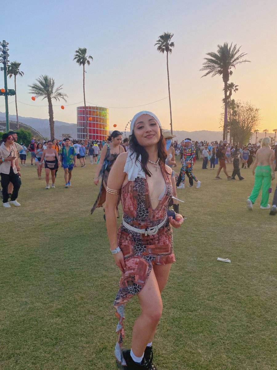 gisssaaaa's tweet photo. I can’t even lie ya’ll.. my coachella fits ate dowwwwn 😫😌 https://t.co/7c9USS1yJY