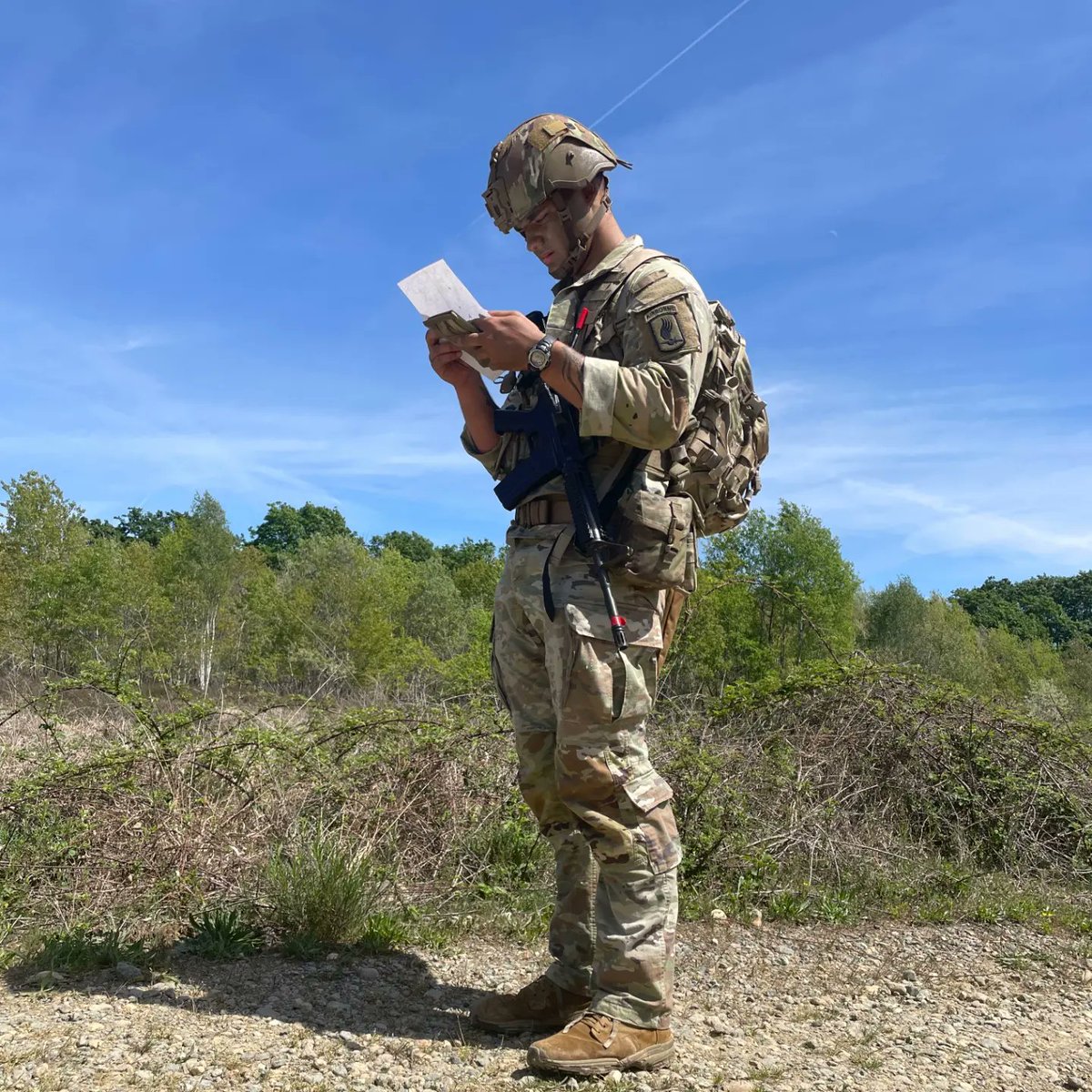 SETAF_Africa's tweet image. 👏👏 Team Alpha, @1503firstrock edged out Team Foxtrot for 1st...
 
...but, the day isn't over for our #BestSquad competitors! 🌅

#Squads are heading into Night Land Nav &amp;amp; then a 12-mile #ruck. It's still anyone's to win🏆

#BestSquad 

@173rdAbnBde
@USArmy
@USArmySMA