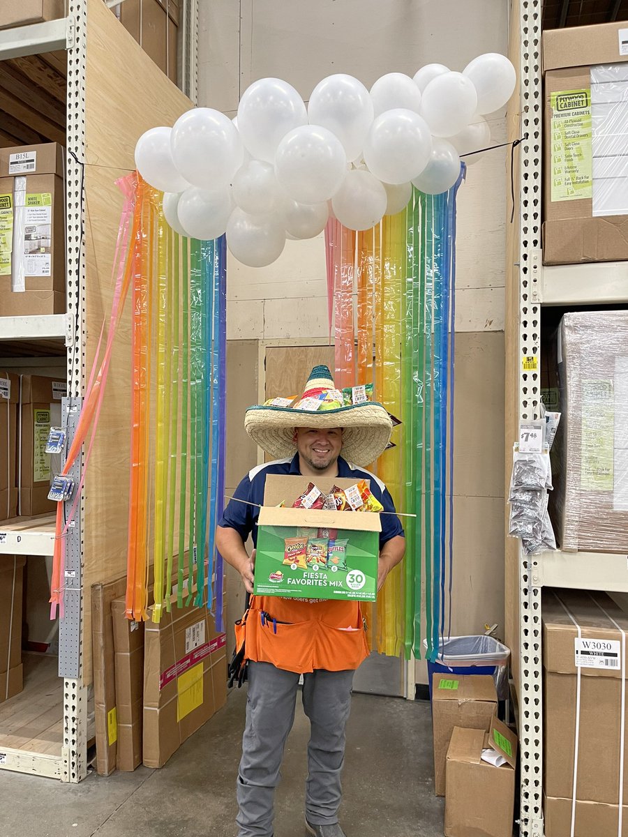 Jennifer0563's tweet photo. Day 3 of F.E.R celebration 🎉 🧡🧡 “You are all that &amp; a bag of chips” with some crazy socks 🧦 &amp; hats 🎩🎓⛑🪖👑🧢👒 our CXM Donny gladly celebrated with the associates 🧡 @Ana_A_Duran @lorenacc1980 @Paula35Graham #HomeDepot https://t.co/y7miRq5Xkn