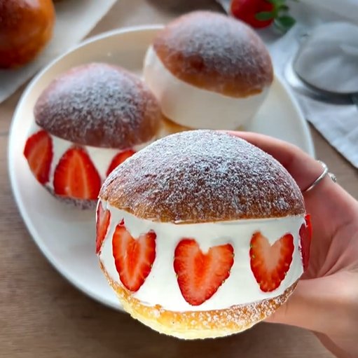 daily_dolce's tweet photo. Cream filled brioche by alqahtaninoof https://t.co/YWcZ7Q5RKF
