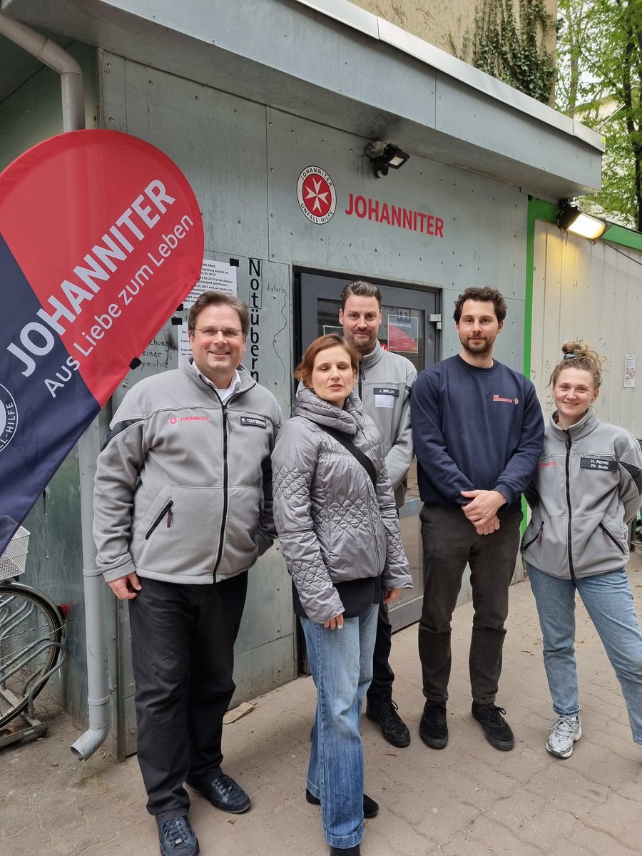 So wie es anfing, soll es enden: Die 1.Nacht als Senatorin verbrachte ich im Kältebus, den letzten Abend  in einer Notübernachtung der #Kältehilfe.  @JUHBerlin