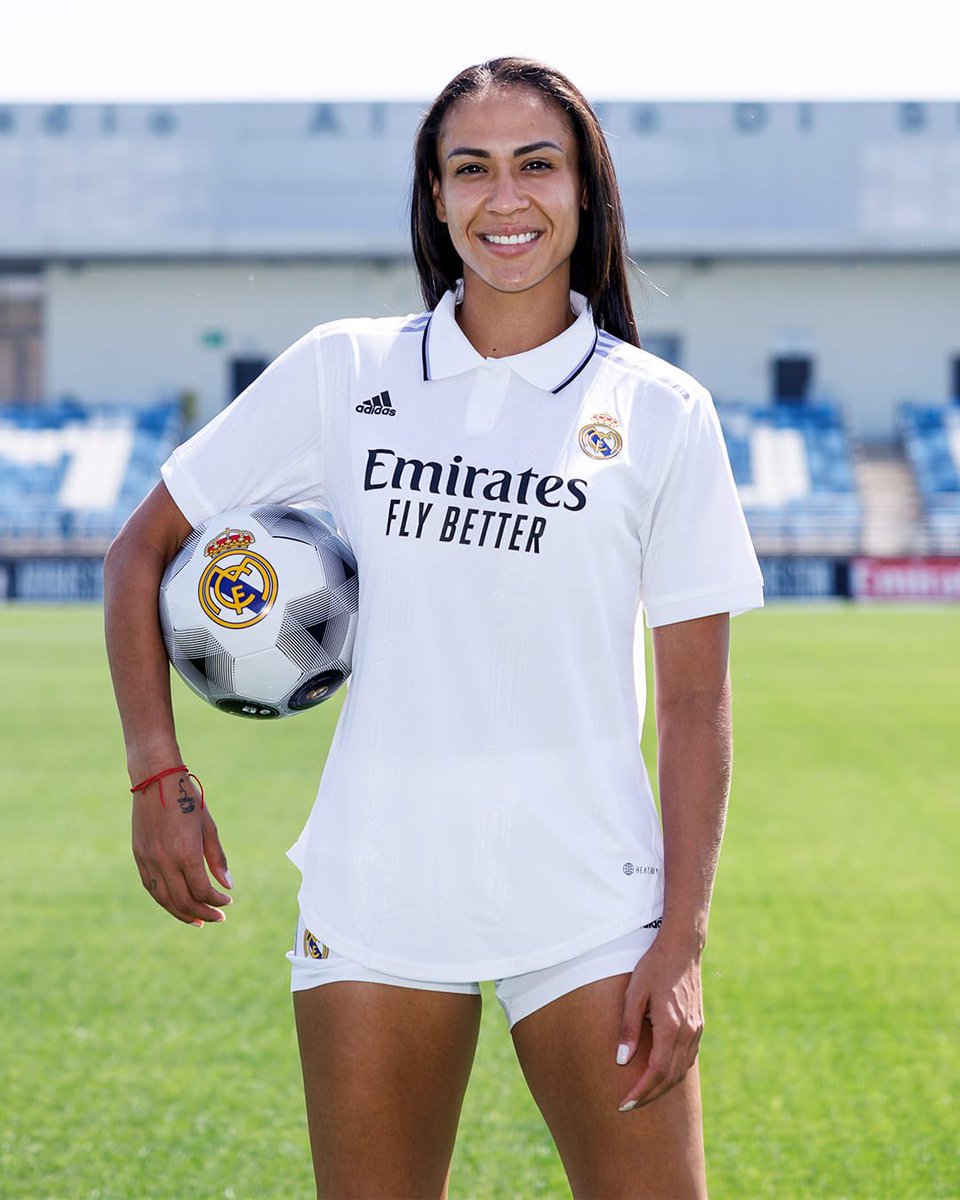 voltasport's tweet photo. 🇧🇷 𝐊𝐀𝐓𝐇𝐄𝐋𝐋𝐄𝐍 𝐒𝐎𝐔𝐒𝐀 Feitoza
📍 São Vicente, São Paulo 26/4/1996
🏟 Defensa 🌎 @SelecaoFeminina (15)
👚 @FCGBWomen @Inter_Women @realmadridfem
Obtuvo una beca en EEUU y se formó en el Monroe College, Louisville Cardinals y UCF Knights, antes de llegar a Europa. #BRA https://t.co/OKa840q2gf