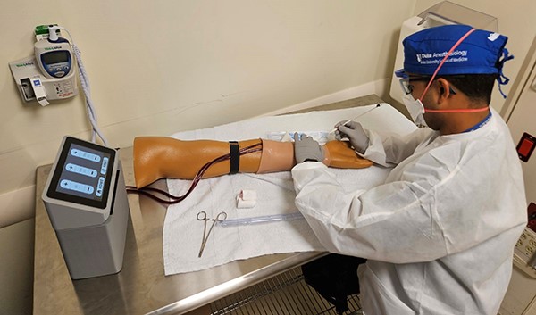 Duke_Anesthesia's tweet photo. Students from Duke's Pratt School of Engineering developing a pulsatile A-Line arm device, used for training students on placing arterial lines, recently met with some of our anesthesiologists @ Duke's Human Simulation and Patient Safety Center #DukeSim, led by Dr. @ankeetudani⬇️ https://t.co/4KbiYnXFsi