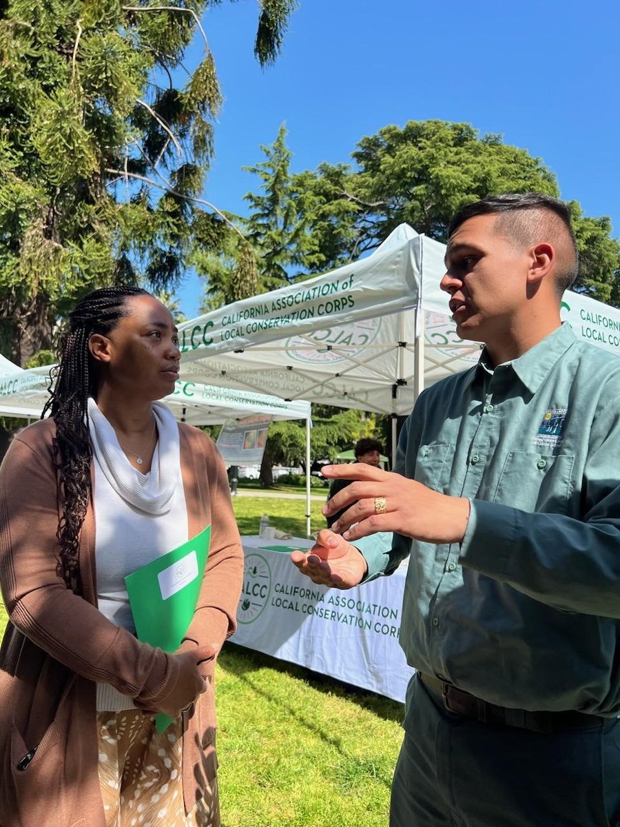 SDUrbanCorps's tweet photo. Thank you @asmakilahweber for meeting with our Corpsmembers during the @localcorps conference.
We appreciate your support!ππ½
#WeAreUrbanCorps β»οΈ
#LocalCorpsStrength πͺπ½ https://t.co/S1ovXlxwNB