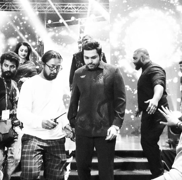 sridhar_botha's tweet photo. • #Karthi Anna💙😎
King is always King 👑
@Karthi_Offl 🔥🔥
#Vanthiyathevan 🗡️ #Semban
#PonniyinSelvan2 #PS2 @prabhu_sr
#Karthi25 #Japan #Karthi26 #Kaithi2 https://t.co/qC5ALyulp1