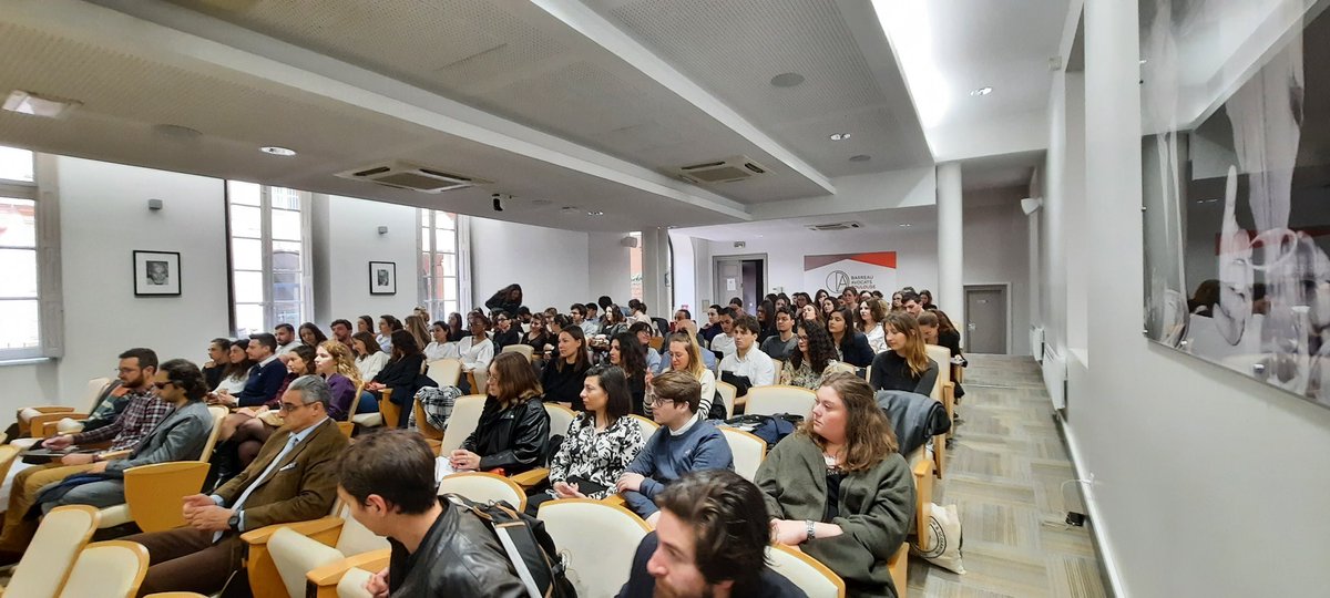 EcoleEDASOP's tweet photo. Inauguration des « Rencontre avec » pour les élèves de la promotion Claire Hédon qui ont pu échanger avec Madame le Bâtonnier, Monsieur le Vice-Bâtonnier, Monsieur le Président de la CARPA Occitanie et des membres du Conseil de l’Ordre du @BarreauToulouse https://t.co/bq1IsmTjz2