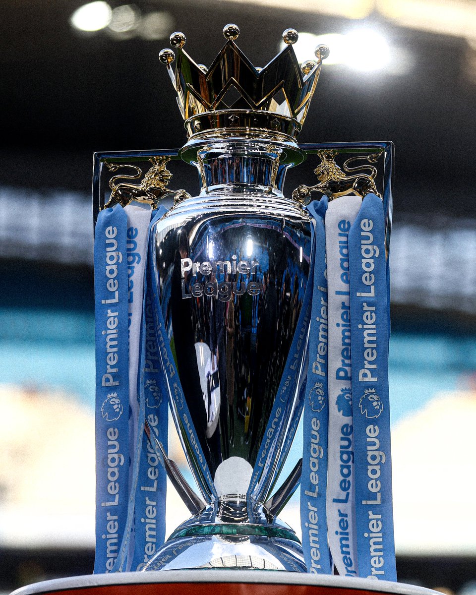 Premier League kupası, Manchester City-Arsenal maçı için Etihad Stadyumu'nda.