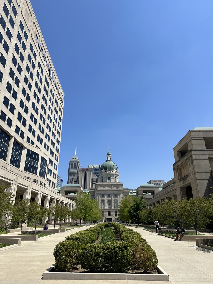 pranotippradhan's tweet image. Been going to work with my parents for as long as I can remember and had the chance to attend #DataDay2023 for @IndianaMPH with my mom (@mprapradhan)! Was fascinated by the state’s implementation of dashboards for public health data &amp;amp; their use of #AI #ChatGPT methodologies.