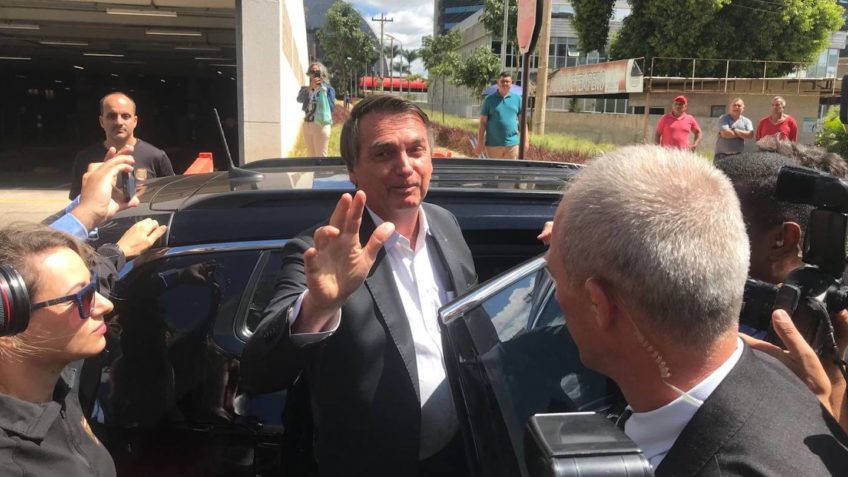 sensacionalista's tweet photo. Bolsonaro diz em depoimento que foi presidente sem querer sob efeito de morfina https://t.co/dx1ZaPYwRn