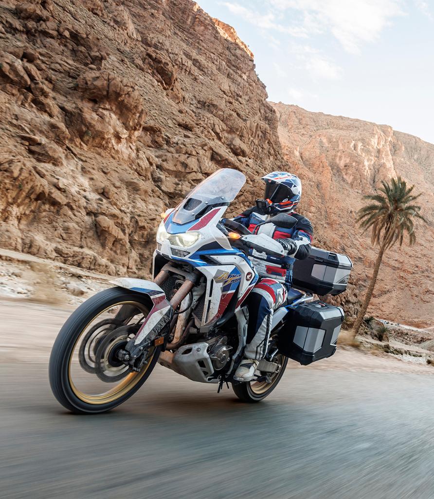 HondaMotosES's tweet photo. Prepara tu Africa Twin para disfrutar aún más de tus aventuras.🌵
Toda la info aquí:
👉 https://t.co/kRHbiaoXFL
#Honda #HondaEs #AfricaTwin #Adevnture #Accesorios https://t.co/tNSrJSOdL2