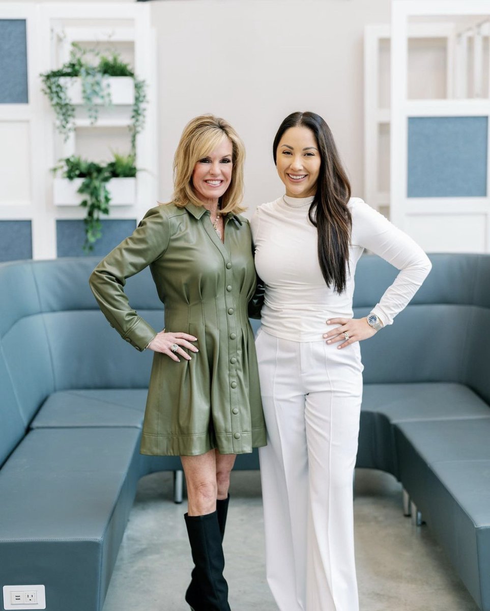 almodovar_nancy's tweet photo. Big shoutout to @luannemarshall_realstate for being one of my amazing Top Producers!
Almost 4 years at Nan, Top Producing Agent, her business has increased over 200%, and she now has a whole team! #topproducingagent #agent #realtor #houstonrealtor https://t.co/pqiHzz7N2Z