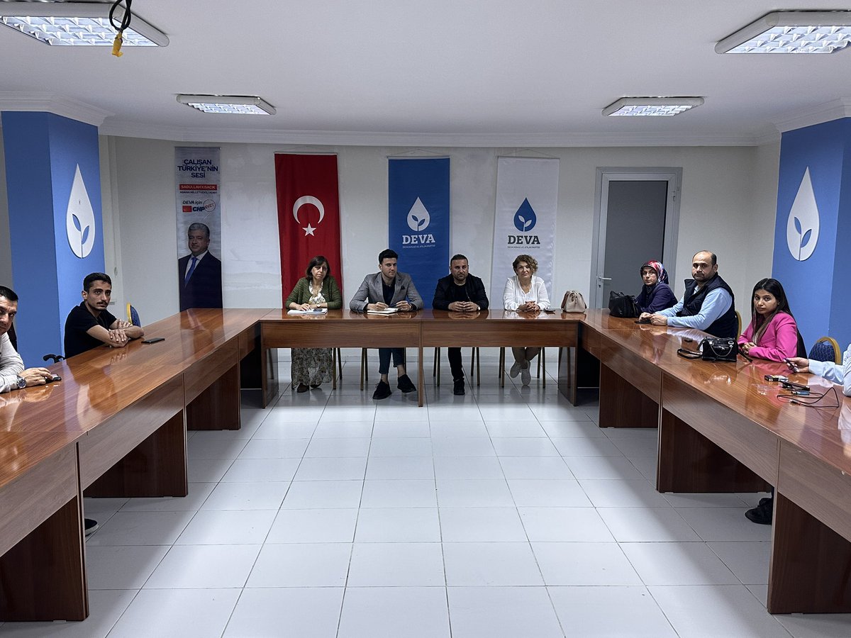 Gokhanyildrm01's tweet photo. Haftalık olağan YK toplantımızı gerçekleştirdik.

Kazanan Türkiye olsun oylar Deva olsun diye planlı programlı çalışmaya devam ediyoruz.
Mutlu, huzurlu ve özgür  bir 15 Mayıs sabahına uyanana kadar çalışacagız.

#14mayıs #Milletİttifakı #devapartisi https://t.co/jKPSyaRUzB