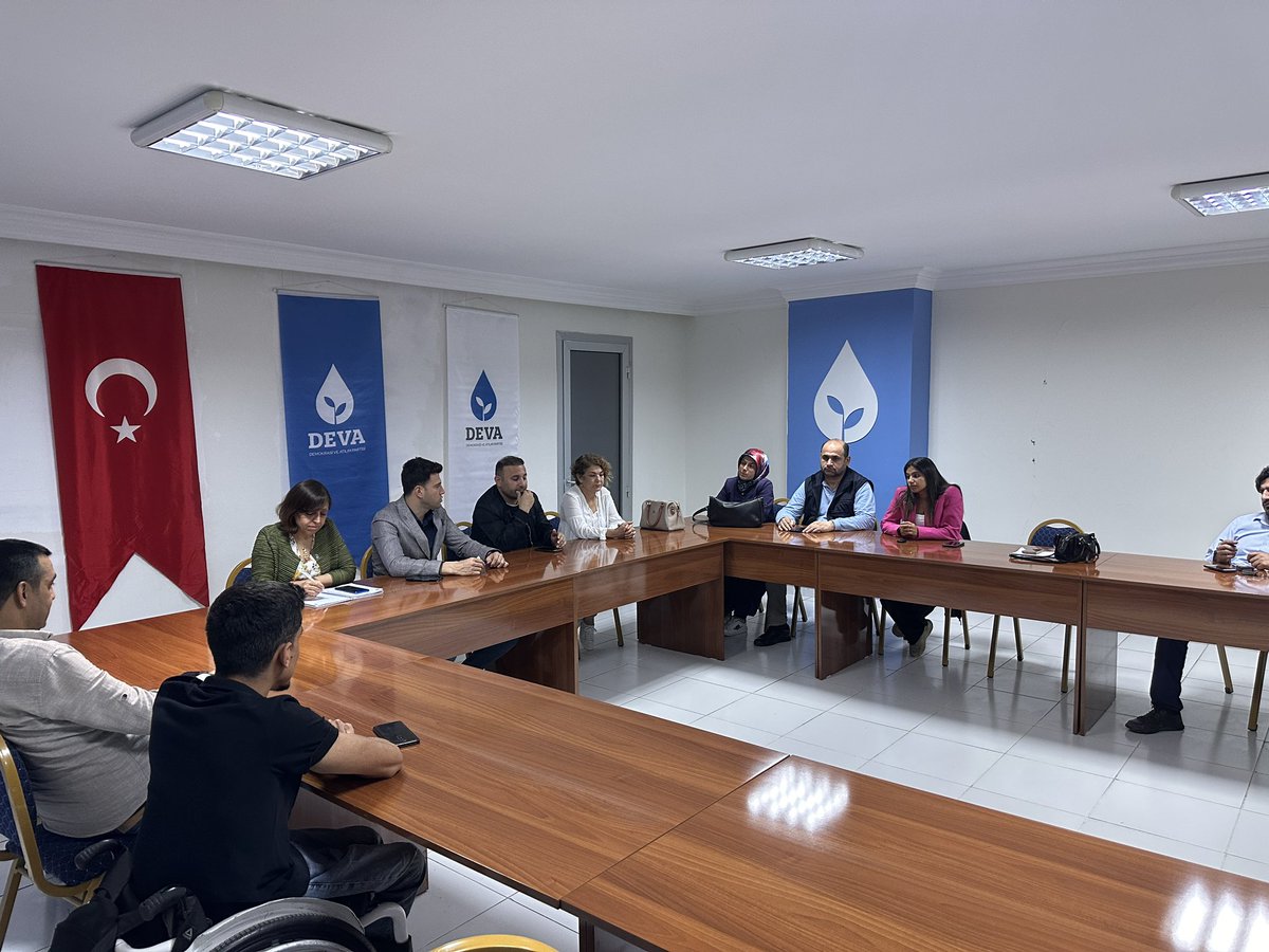 Gokhanyildrm01's tweet photo. Haftalık olağan YK toplantımızı gerçekleştirdik.

Kazanan Türkiye olsun oylar Deva olsun diye planlı programlı çalışmaya devam ediyoruz.
Mutlu, huzurlu ve özgür  bir 15 Mayıs sabahına uyanana kadar çalışacagız.

#14mayıs #Milletİttifakı #devapartisi https://t.co/jKPSyaRUzB