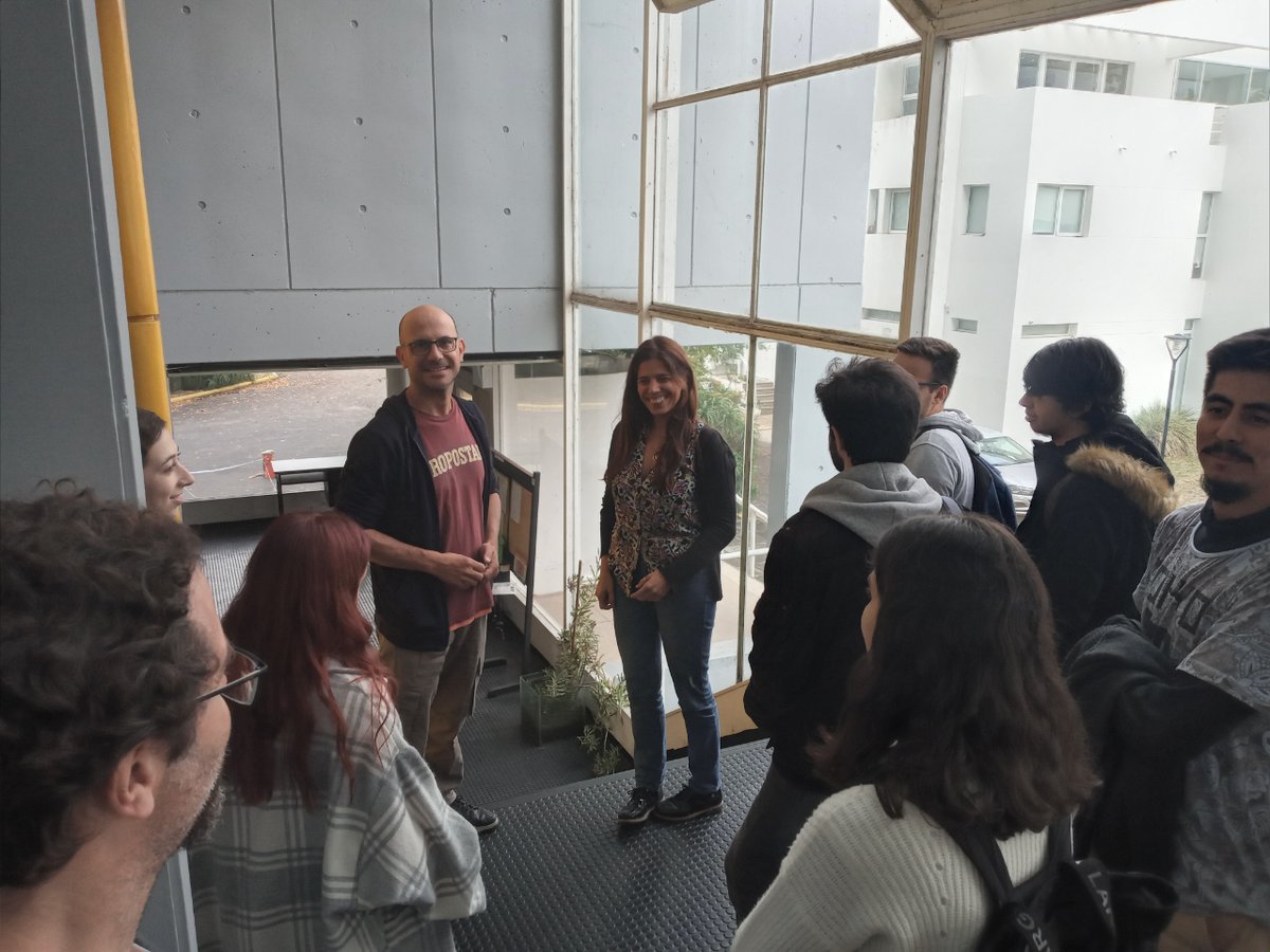 inifta_ok's tweet photo. Hoy tenemos visitas muy importantes: estudiantes de grado recorren el INIFTA acompañados por sus docentes anfitriones, María Ana Huergo y Eduardo "Tati" Prieto. Les damos la bienvenida! 
#unlp #exactasunlp https://t.co/Pl6R1Wp9R4