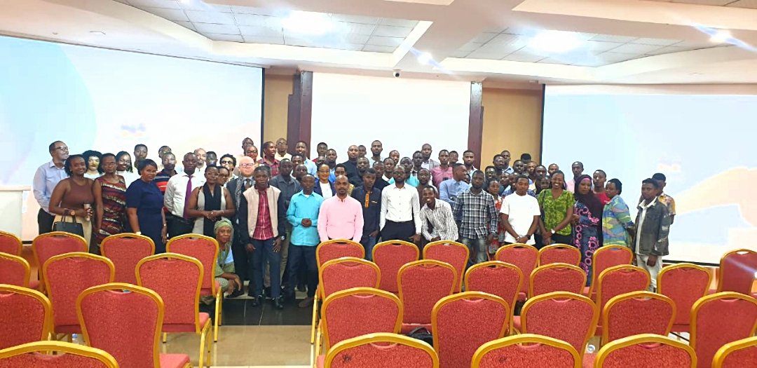 tuyizere_ismael's tweet photo. During today's discussion at @LemigoHotelinfo hotel with @PSF_Rwanda team and business experts , shared experience on importance of networking in Businesses especially Startups. @visionpicturesr #visionpictures https://t.co/2DKtMUcy1i