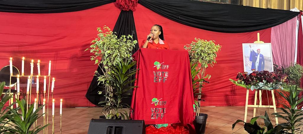 EFF Gauteng (@effgautengprov) on Twitter photo 🚨In Pictures🚨
The Speaker of Ekurhuleni Fighter <a href="/NthabisengTshiv/">Nthabiseng Tshivhenga</a> speaking about the life of a committed and discipline Fighter, Koketso Mojatau who worked tirelessly in the region for the growth of the EFF
#RIPFighterKoketsoMojatau 🚨In Pictures🚨
The Speaker of Ekurhuleni Fighter <a href="/NthabisengTshiv/">Nthabiseng Tshivhenga</a> speaking about the life of a committed and discipline Fighter, Koketso Mojatau who worked tirelessly in the region for the growth of the EFF
#RIPFighterKoketsoMojatau