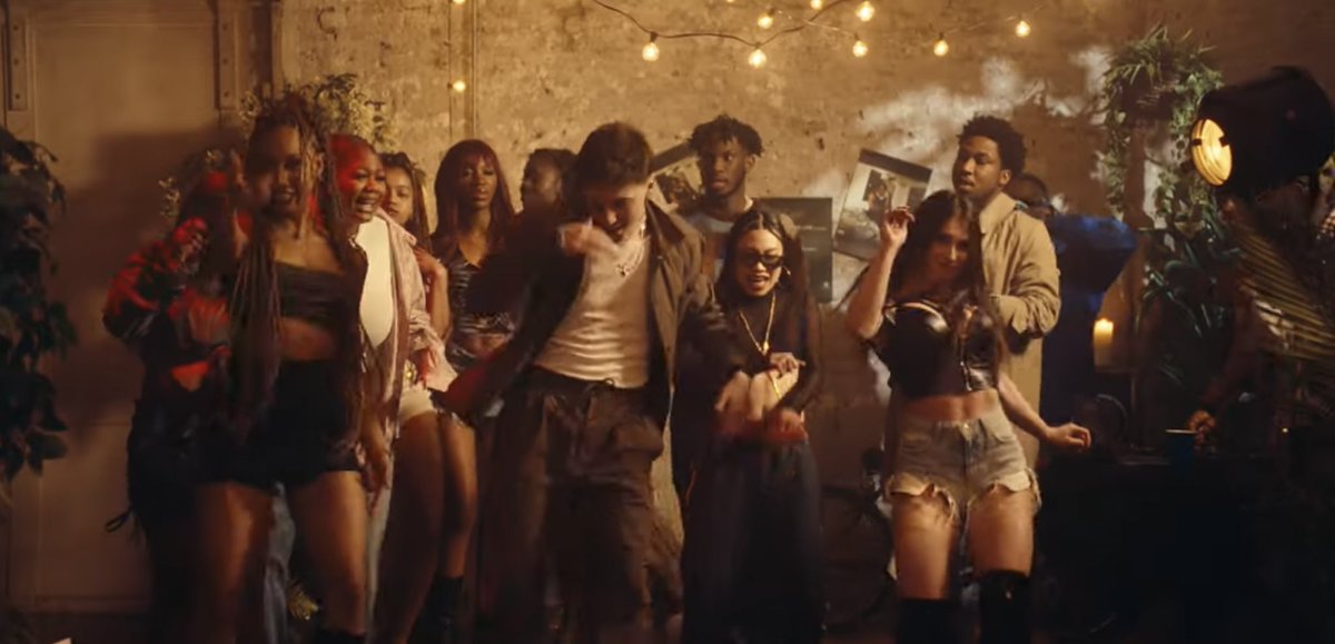 Derahback's tweet photo. I can’t be the only one seeing Wizkid’s come closer reference in LAX’s new music video😍

Starboy OGs❤️🦅 https://t.co/o3E0qjNBR8