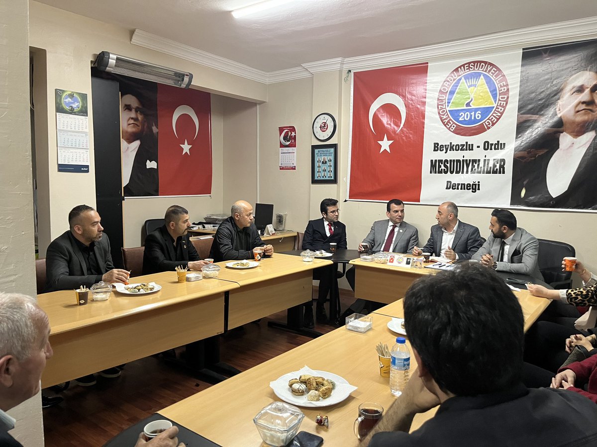 s_selimsimsek's tweet photo. 📌Beykoz

Milletvekili Adayımız Uğur Can Demir ile birlikte Beykoz Rizeliler ve Beykozlu - Ordu Mesudiyeliler Derneklerini ziyaret ederek hemşehrilerimiz ile bir araya geldik. https://t.co/oURVDF6PEl