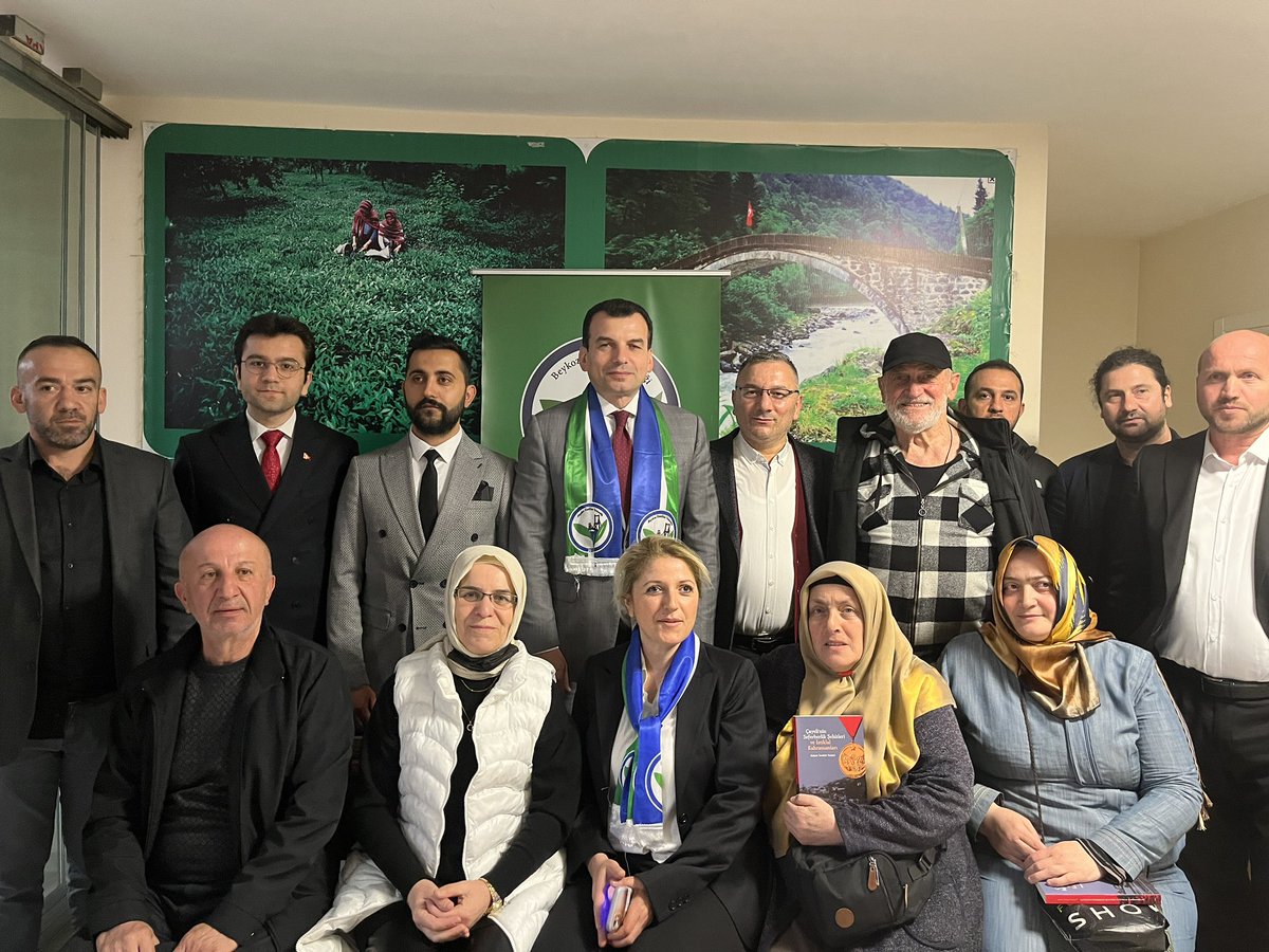 s_selimsimsek's tweet photo. 📌Beykoz

Milletvekili Adayımız Uğur Can Demir ile birlikte Beykoz Rizeliler ve Beykozlu - Ordu Mesudiyeliler Derneklerini ziyaret ederek hemşehrilerimiz ile bir araya geldik. https://t.co/oURVDF6PEl
